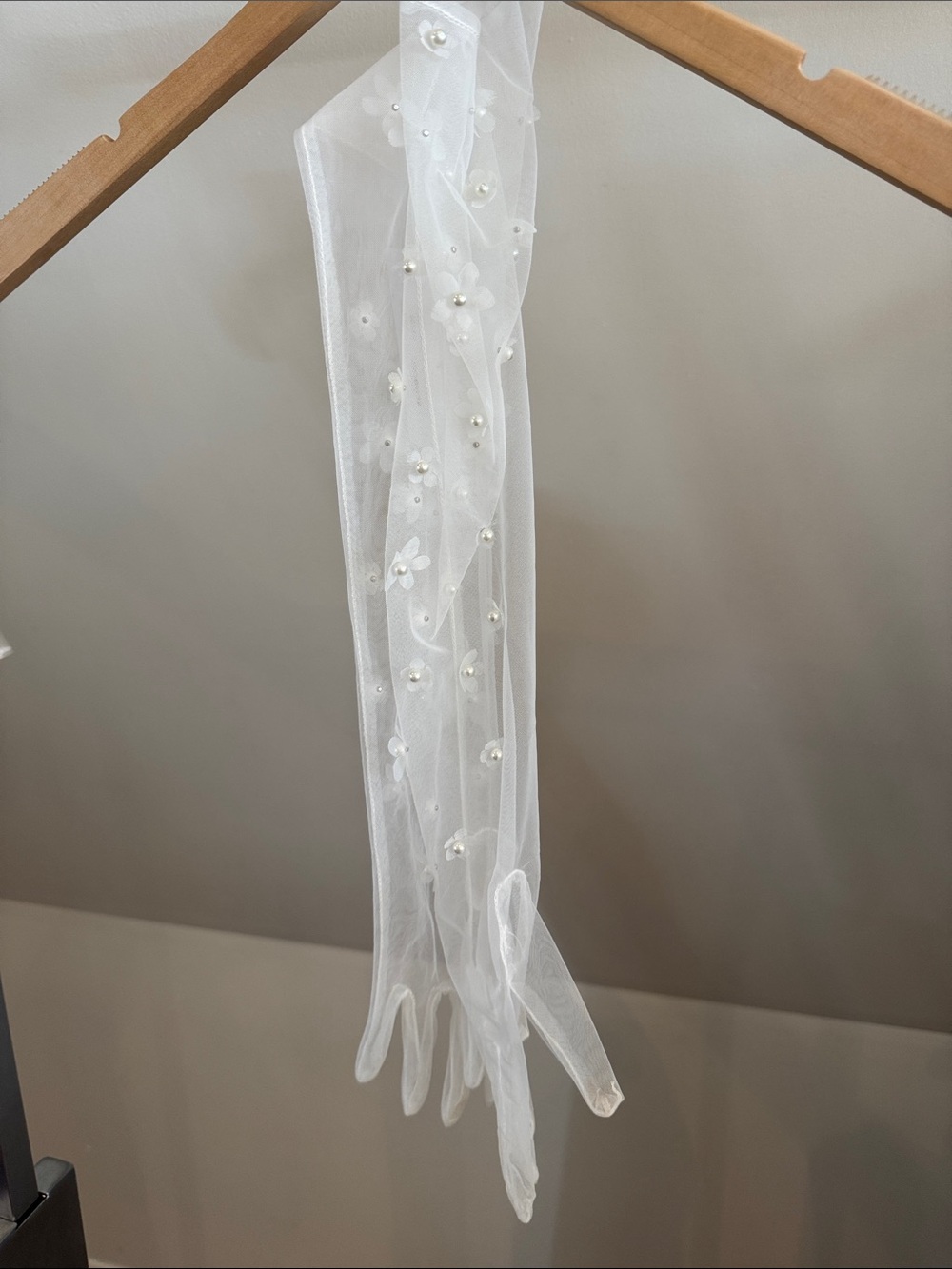 Bridal White Sheer Embellished Gloves